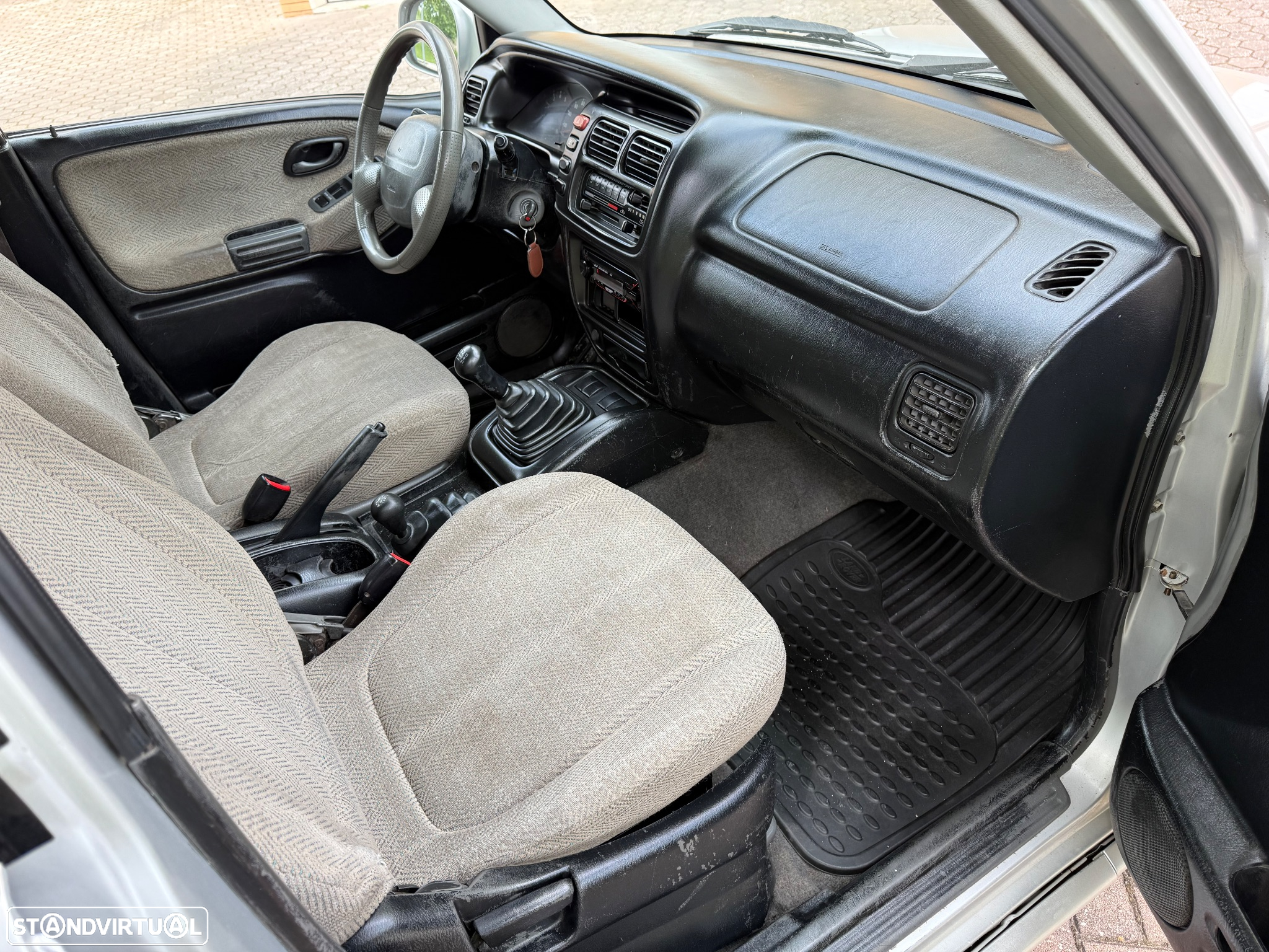 Suzuki Grand Vitara Metal Top 2.0 TDi - 13