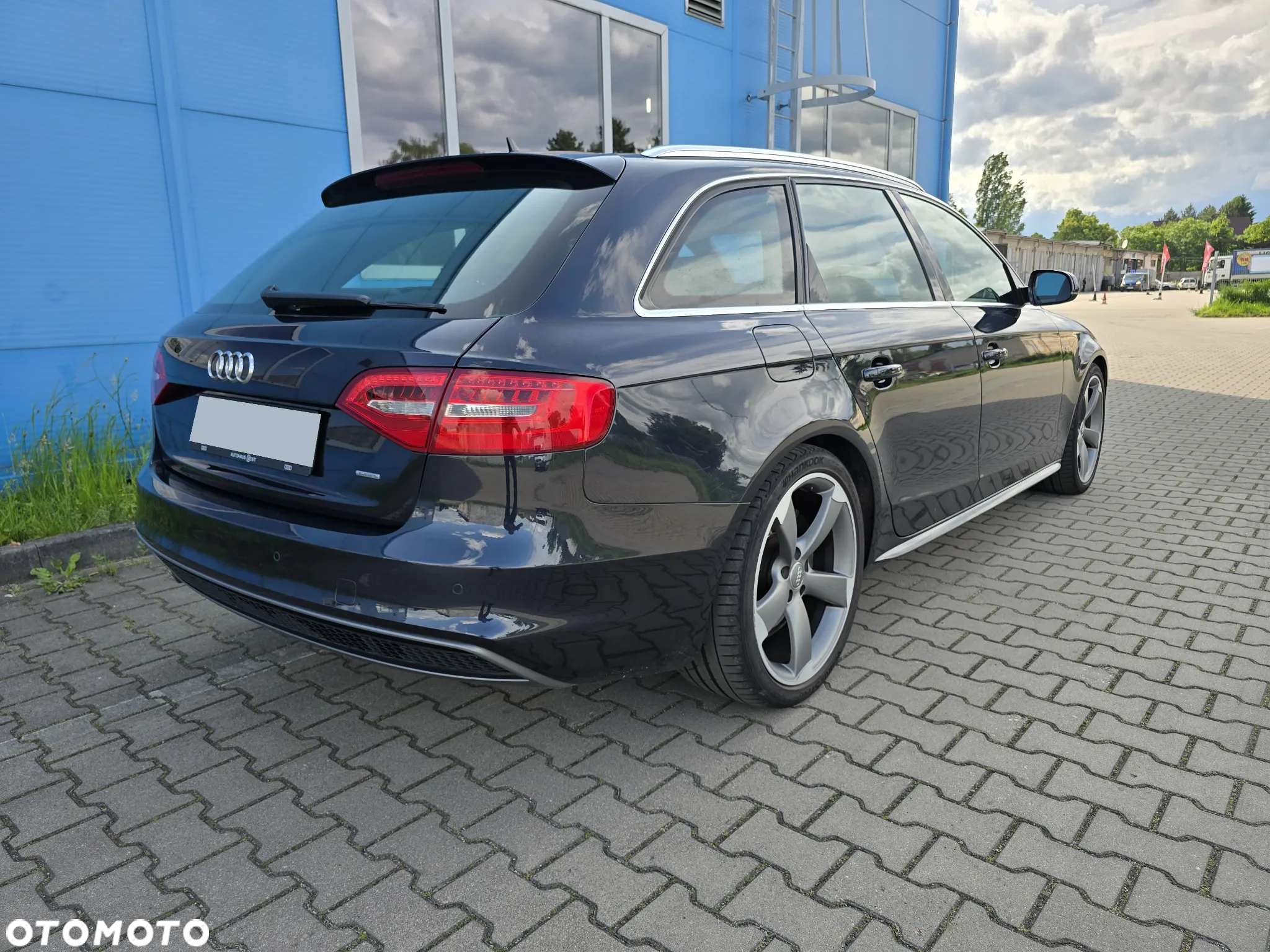 Audi A4 Avant 2.0 TDI DPF clean diesel quattro S tronic S line Sportpaket - 2