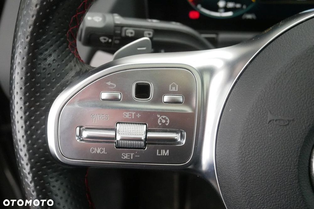 Mercedes-Benz GLA - 25