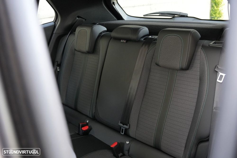 Peugeot 2008 1.2 PureTech Allure Pack - 24