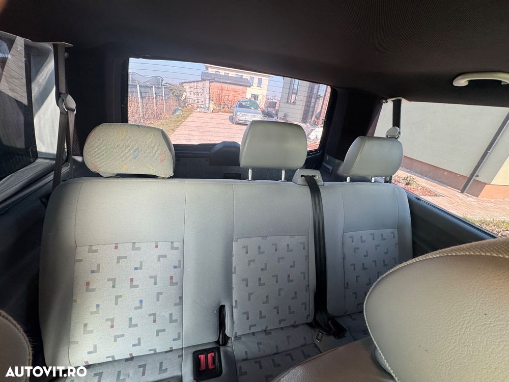 Volkswagen Caravelle - 5