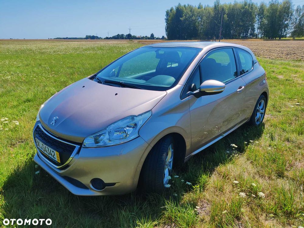 Peugeot 208 - 8