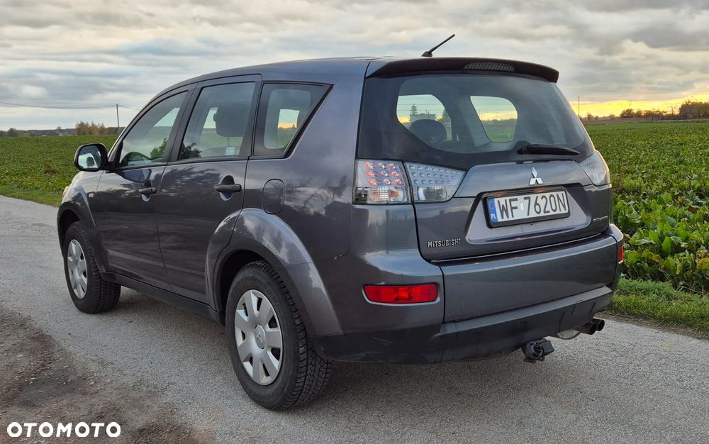 Mitsubishi Outlander - 4