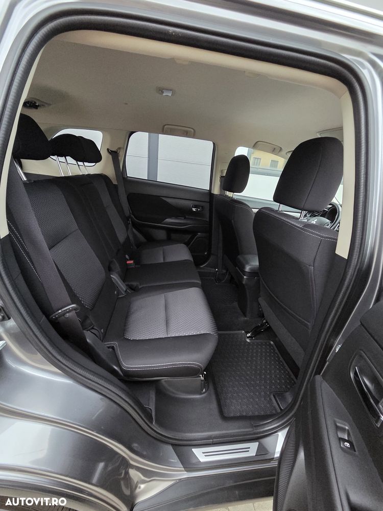 Mitsubishi Outlander 2.2 DI-D 4WD Automatik Edition 100+ - 21