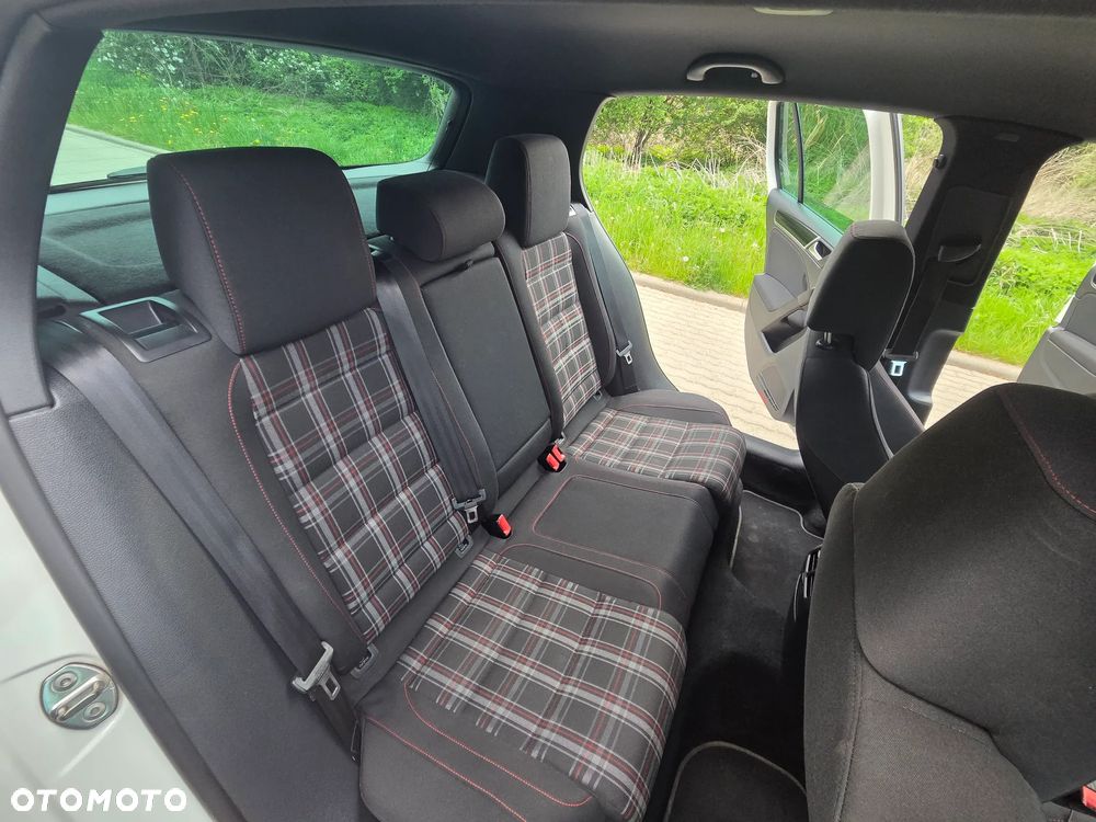 Volkswagen Golf 2.0 GTI DSG - 25