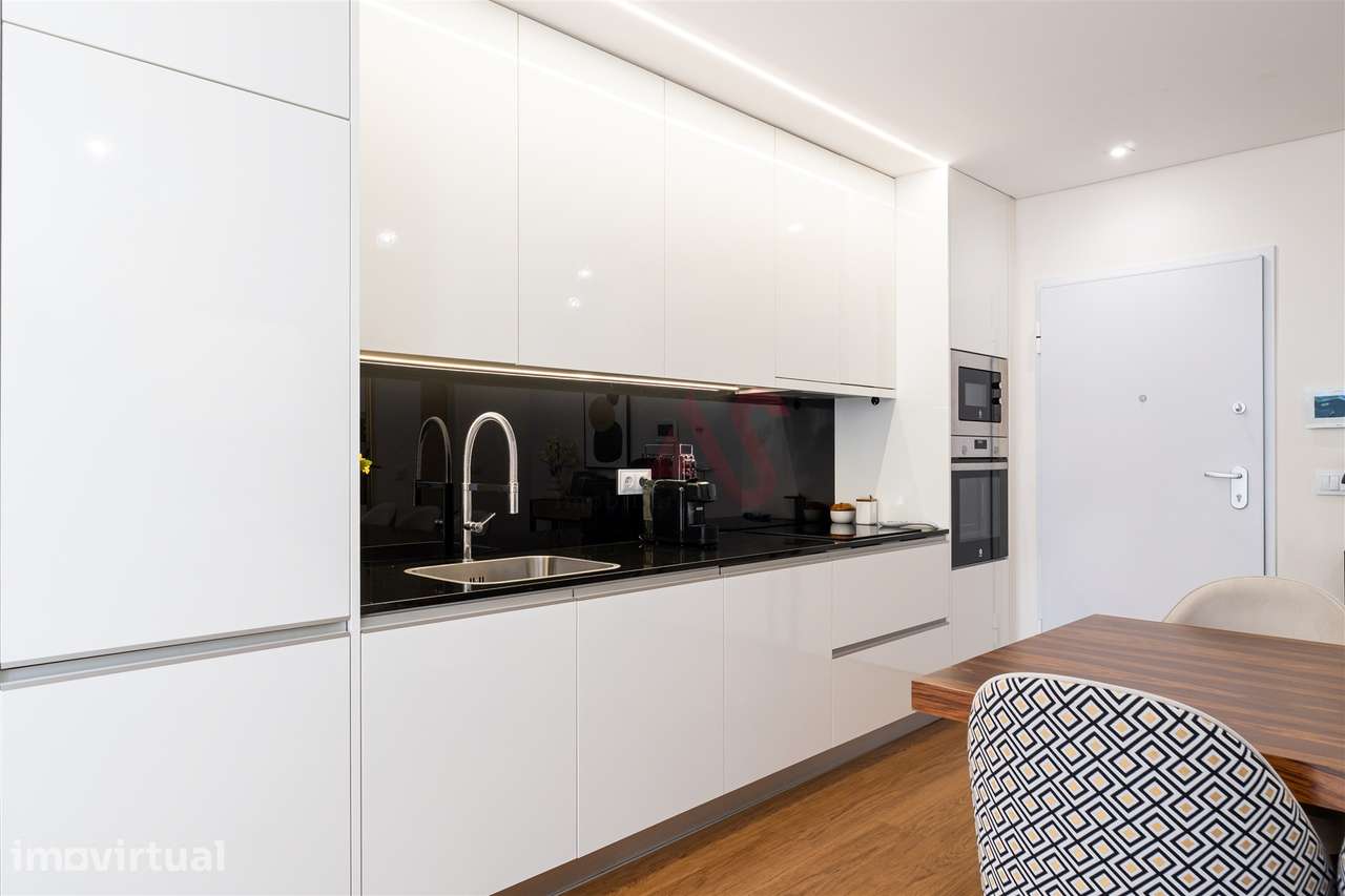 Apartamento T1+1 com varanda e lugar de garagem em Canidelo - Grande imagem: 3/23