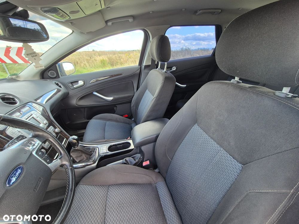 Ford Mondeo 2.0 Ghia X100 / X - 14