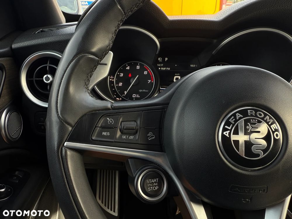 Alfa Romeo Stelvio - 14