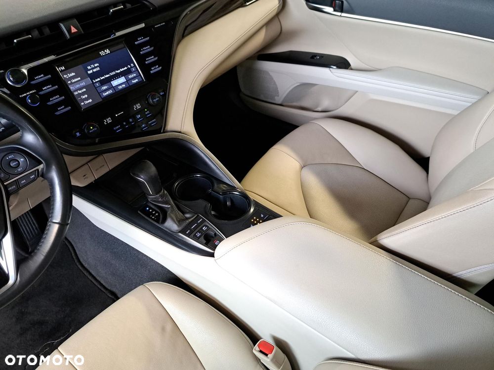 Toyota Camry 2.5 Hybrid Comfort CVT - 28