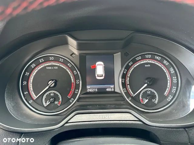 Skoda Octavia Combi 2.0 TDI RS - 15