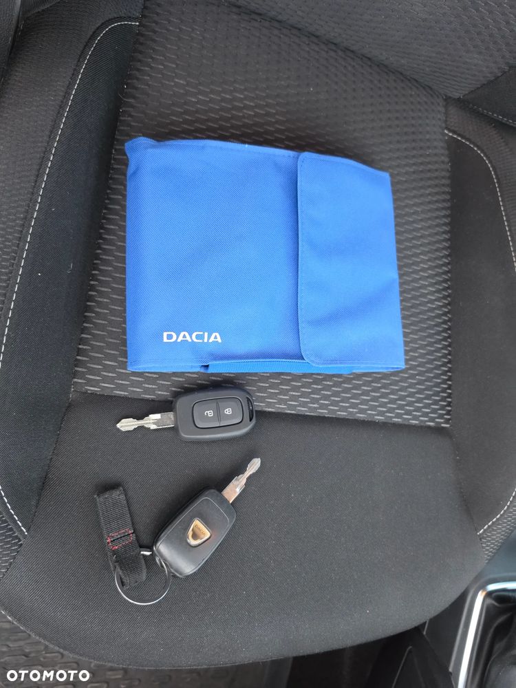 Dacia Duster 1.6 SCe Blackshadow S&S - 4