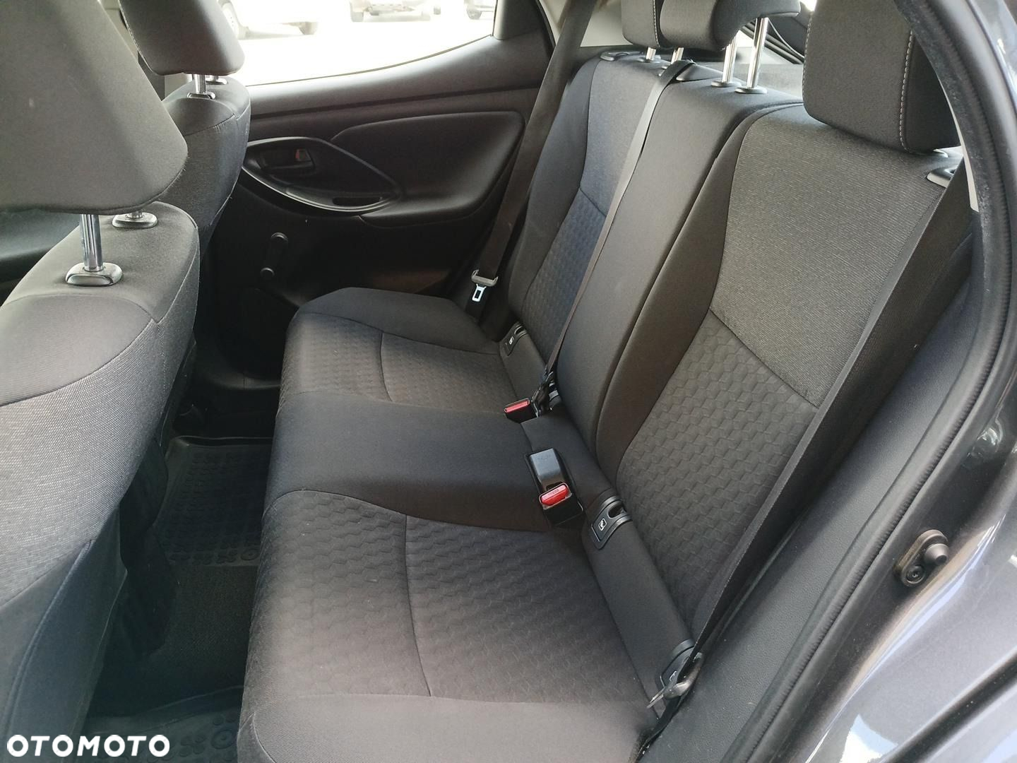 Toyota Yaris - 16