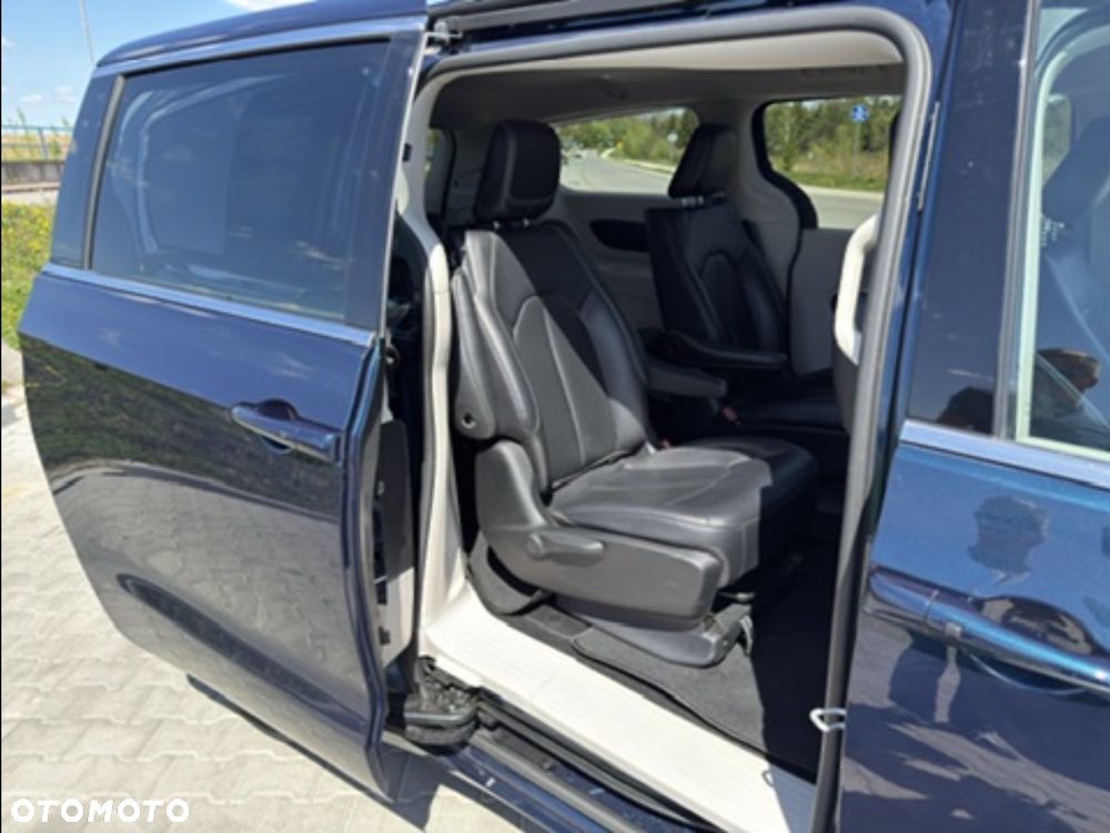 Chrysler Pacifica - 5