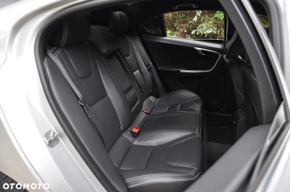 Volvo S60 D4 R-Design Summum - 28