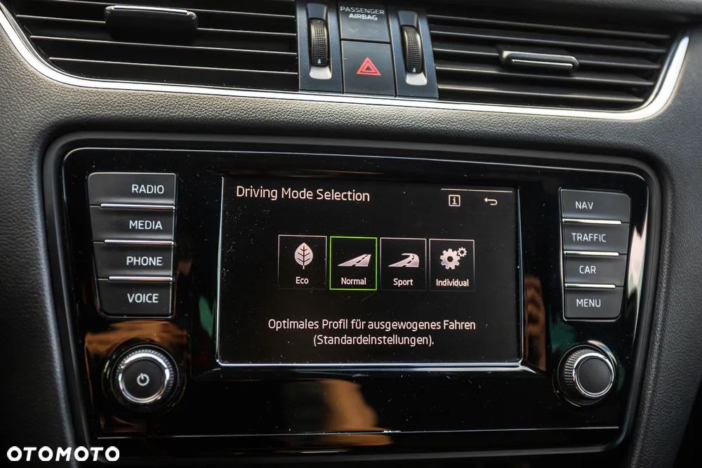 Skoda Octavia 2.0 TDI DSG RS - 36