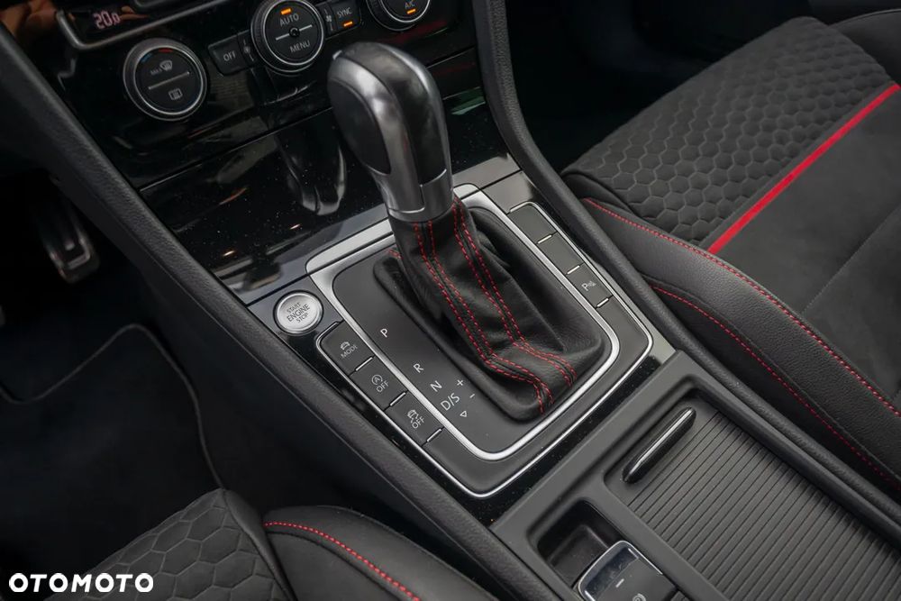 Volkswagen Golf - 26