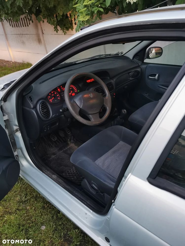 Renault Megane 1.9 DTi RN - 8
