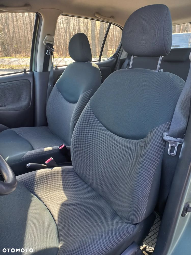 Toyota Yaris 1.0 Base - 17