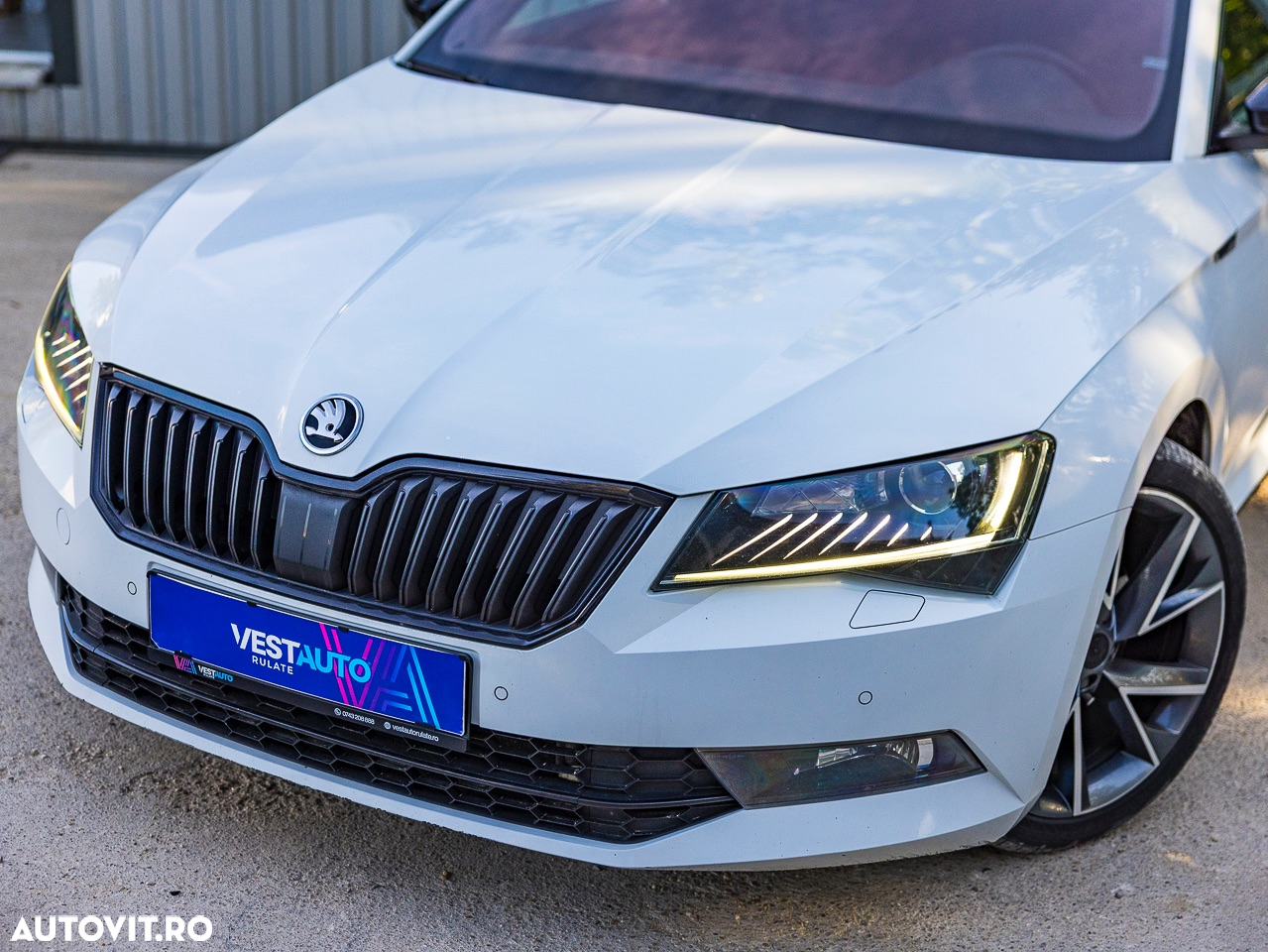 Skoda Superb 2.0 TDI DSG Sportline - 37