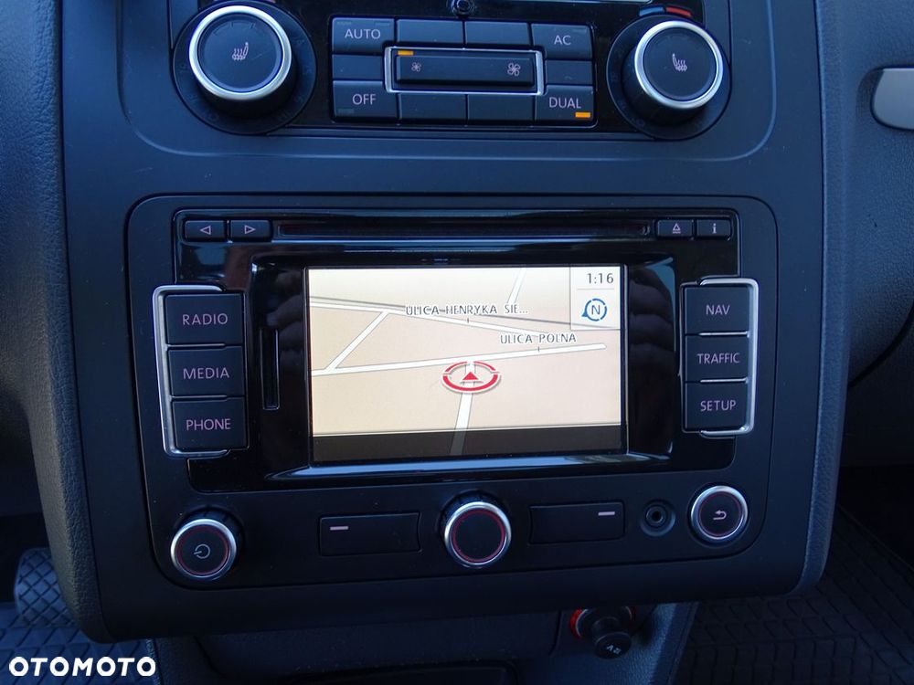 Volkswagen Touran 1.6 TDI DPF BlueMotion Technology DSG STYLE - 32