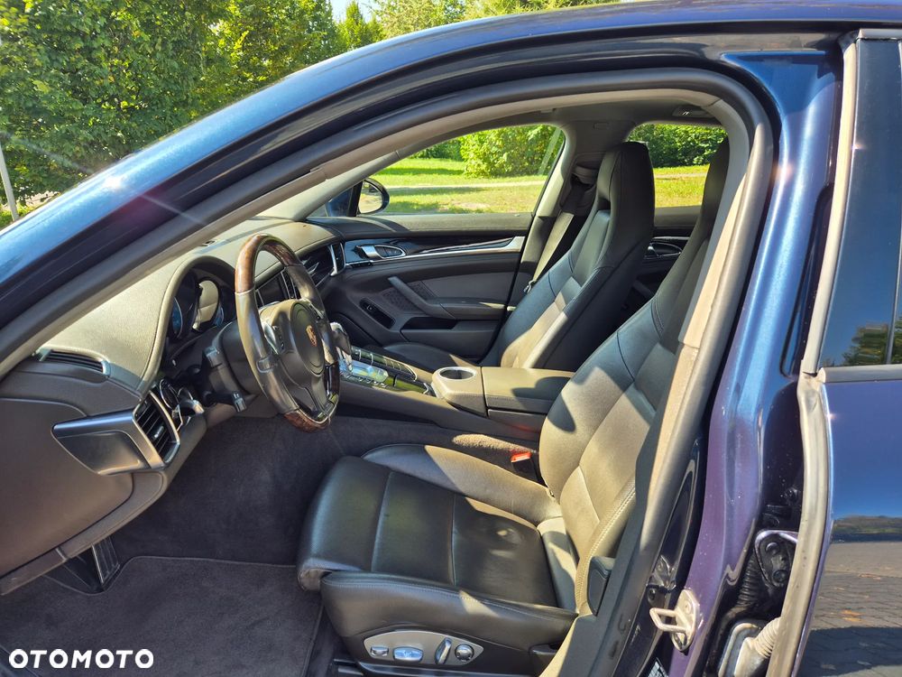 Porsche Panamera 4 Platinum Edition - 16