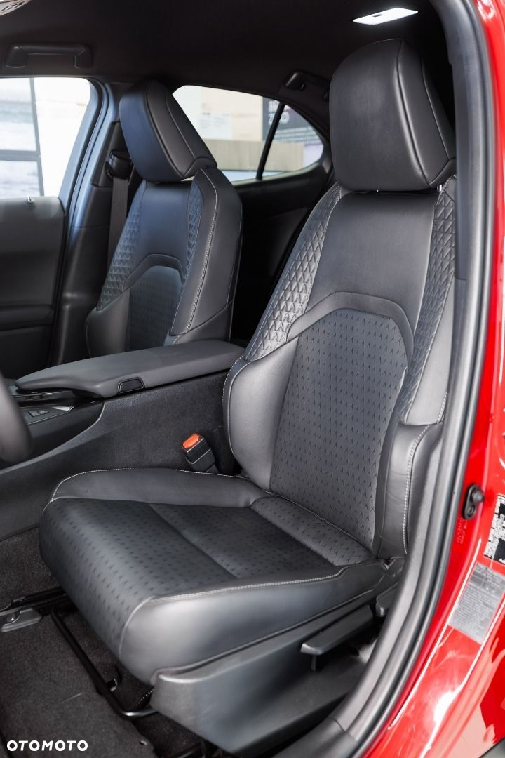Lexus UX - 8