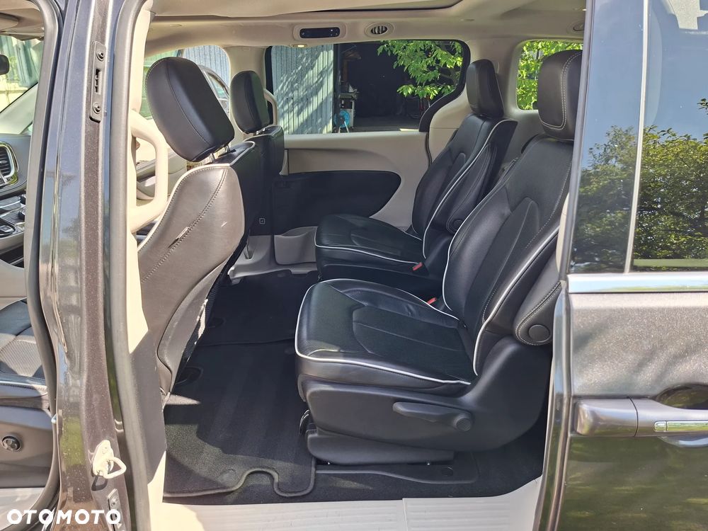 Chrysler Pacifica - 15