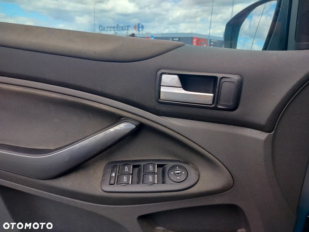 Ford Kuga 2.5 4x4 Titanium - 39