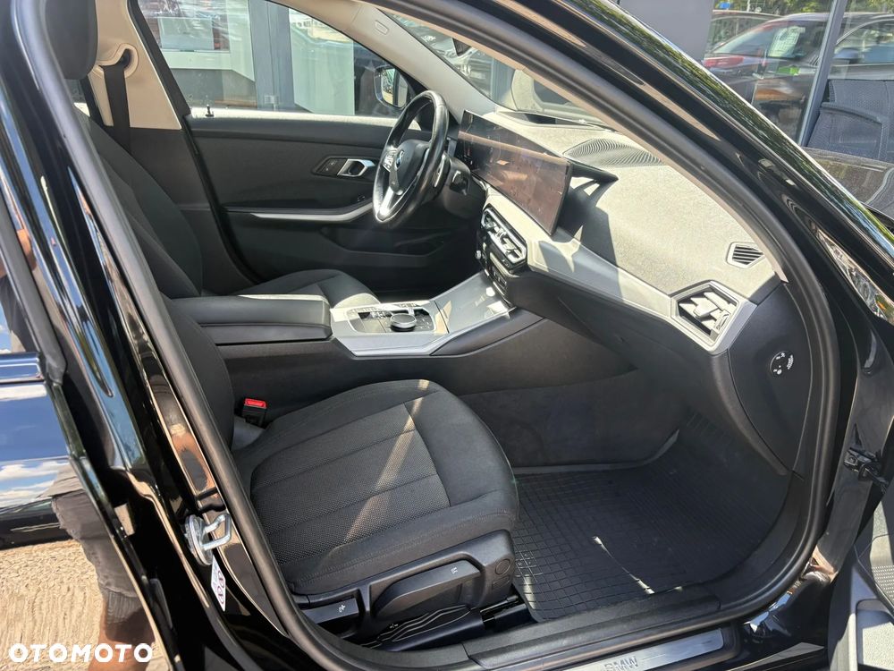 BMW Seria 3 318d - 28