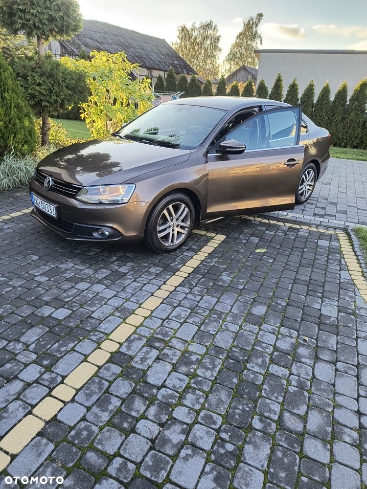 Volkswagen Jetta - 8