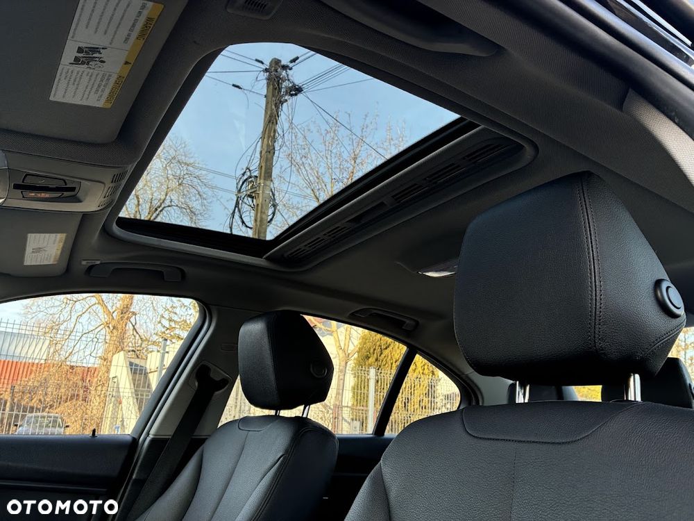 BMW Seria 3 328i xDrive - 15
