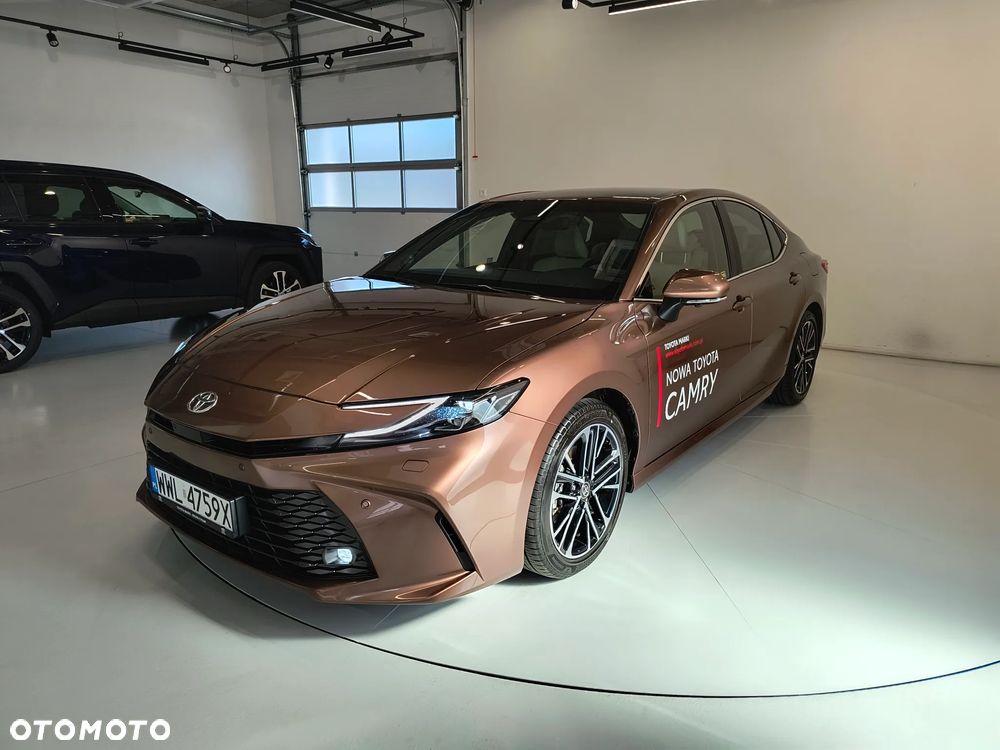 Toyota Camry 2.5 Hybrid Dynamic Force Executive e-CVT - 2