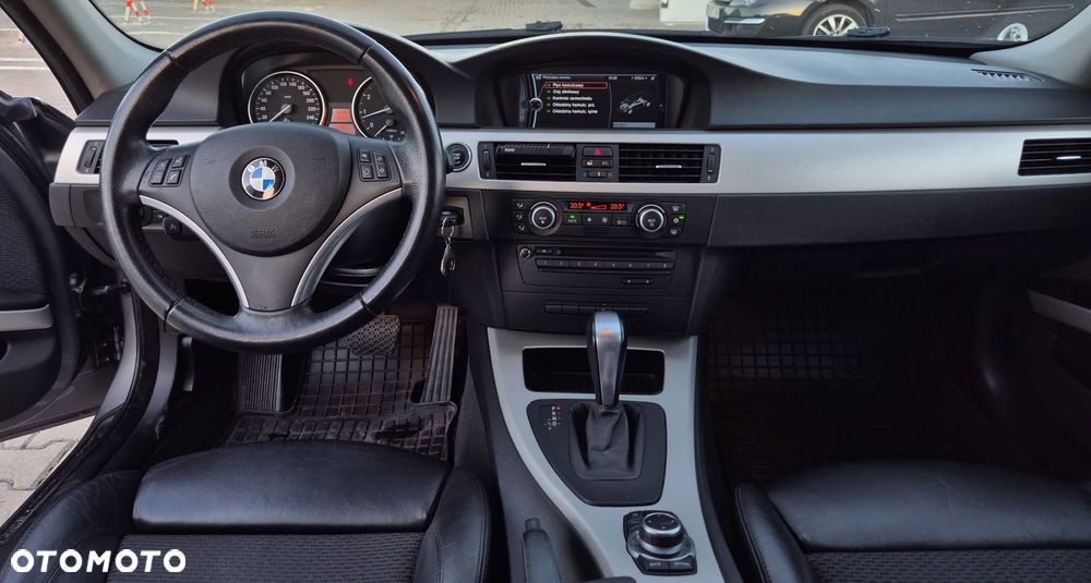 BMW Seria 3 325i xDrive Touring - 15