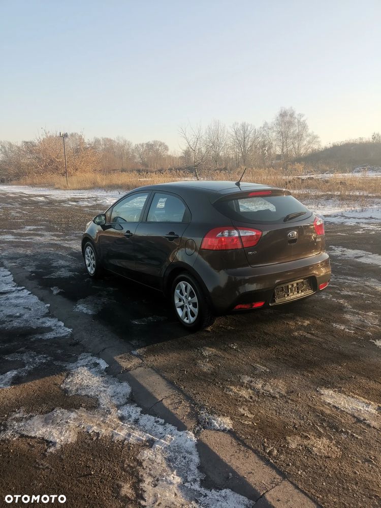 Kia Rio - 23
