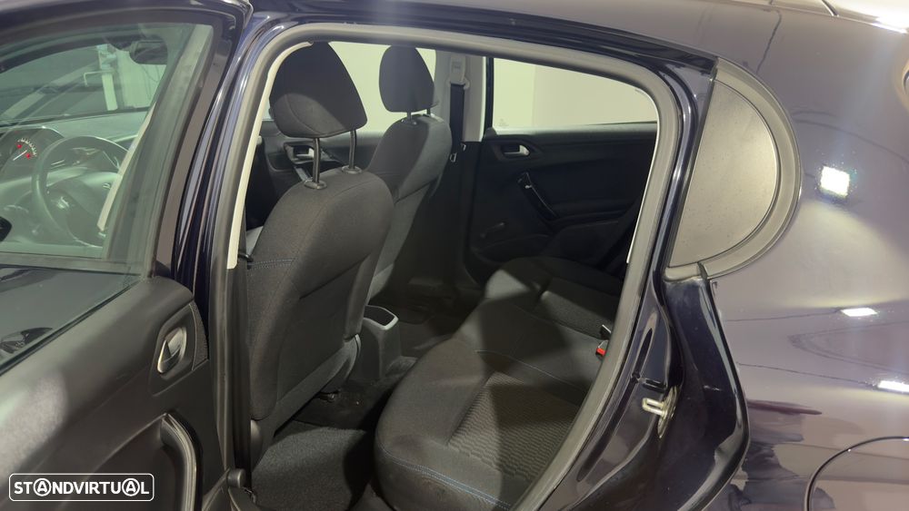 Peugeot 208 1.2 PureTech Signature - 13