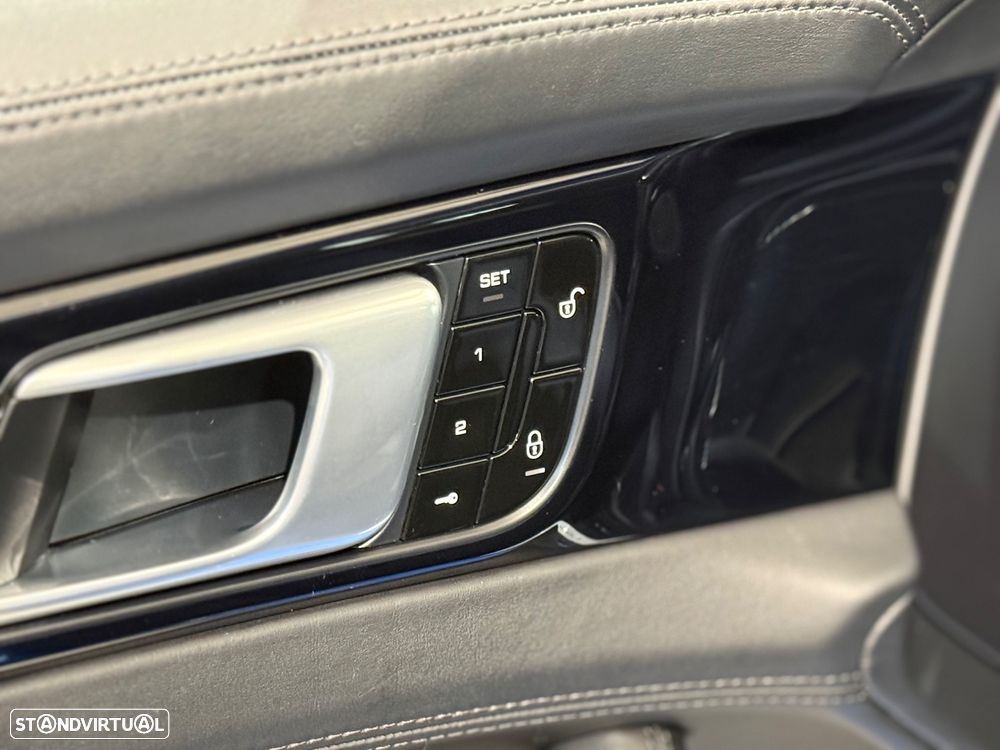 Porsche Panamera 4 E-Hybrid - 20