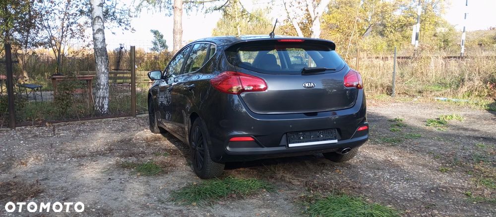 Kia Ceed - 12