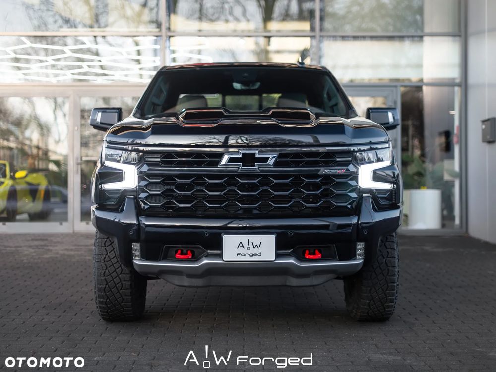 Chevrolet Silverado - 3