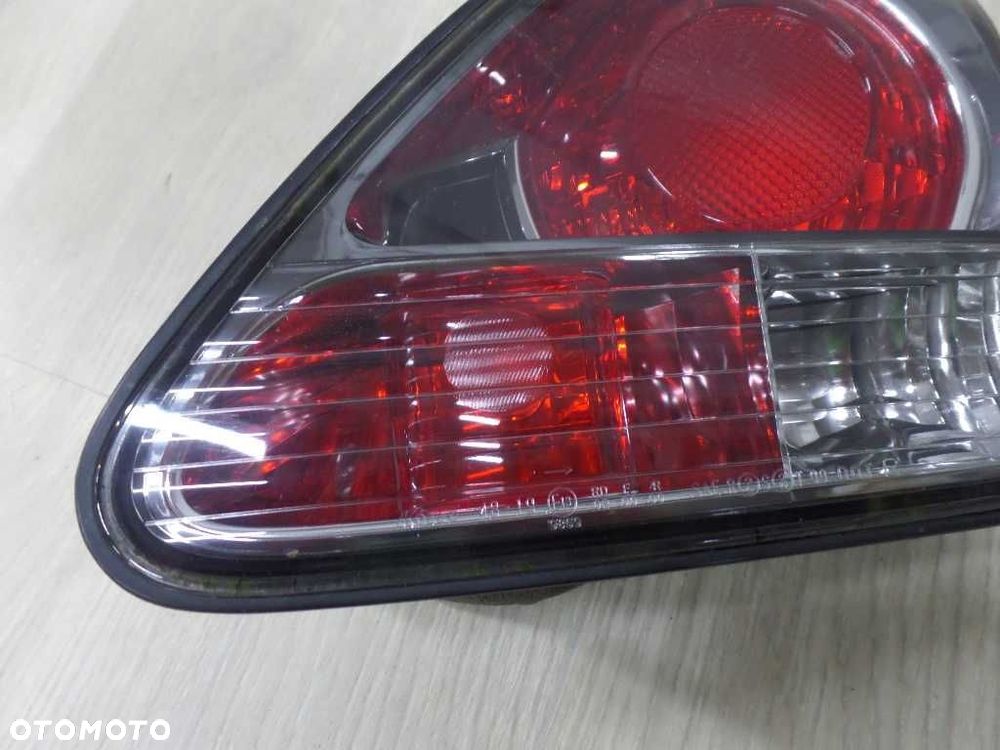 LEXUS RX 300 330 LIFT 00-03 LAMPA TYL PRAWA W KLAPE - 6