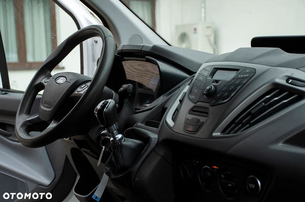 Ford TRANSIT CUSTOM - 19