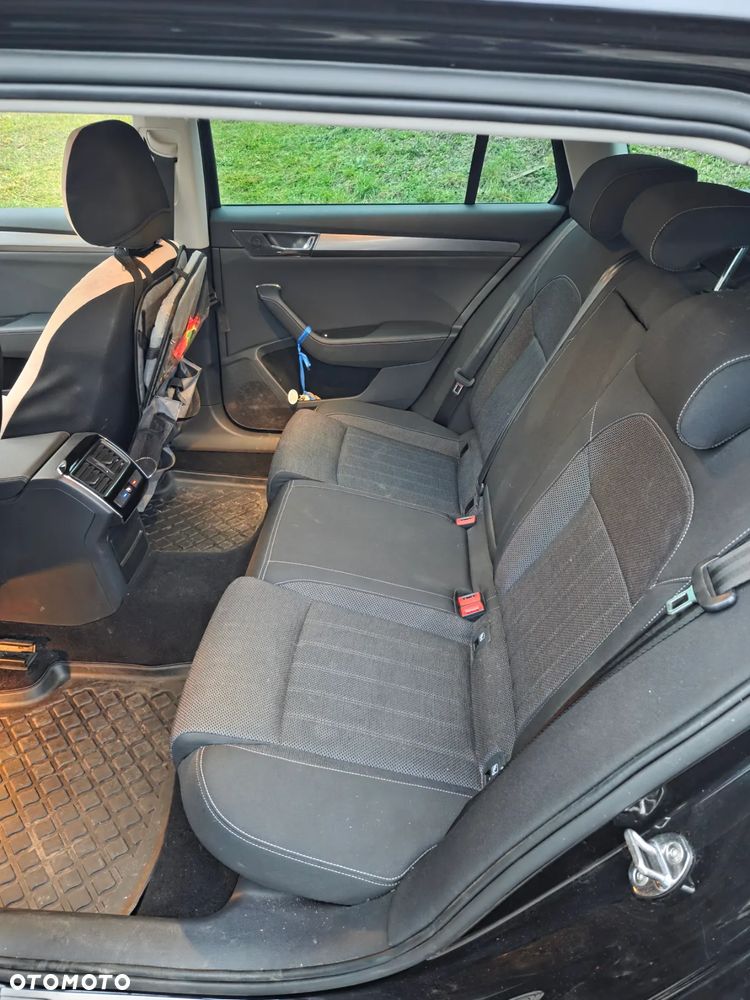 Skoda Superb 2.0 TDI DSG Ambition - 8