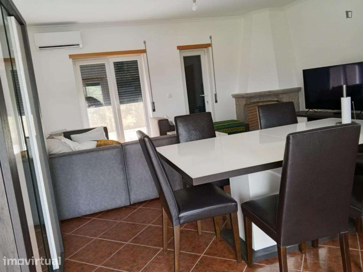 Quarto - localizado em São Martinho de Bispo Coimbra - Grande imagem: 3/4