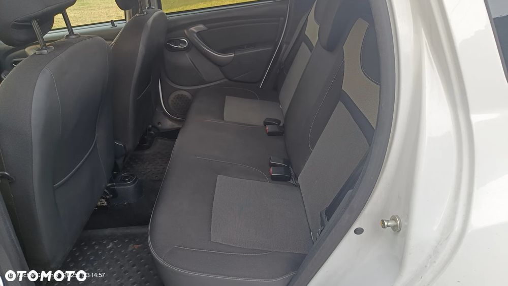 Dacia Duster 1.6 SCe Laureate S&S - 17