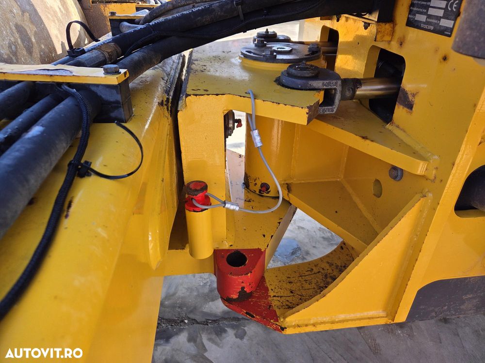 Volvo SD135B, 13,5t, latime tambur 2,3m, FULL OPTION, AC, oblon electric, GPS, antifurt, senzori pozitie, Anv 80% -ok, motor Volvo 150CP, Lung 6,1m, posibilitate leasing 4 ani, PROMOTIE 69.900 EUR+Tva - 37