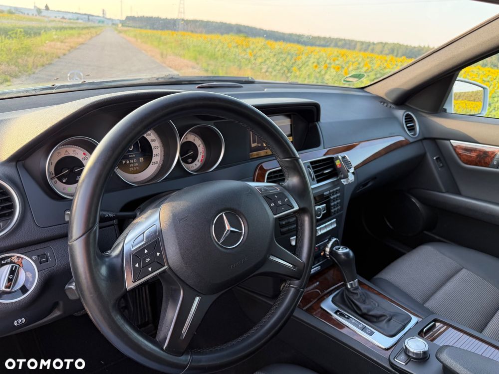 Mercedes-Benz Klasa C 180 BlueEFFICIENCY 7G-TRONIC Elegance - 3