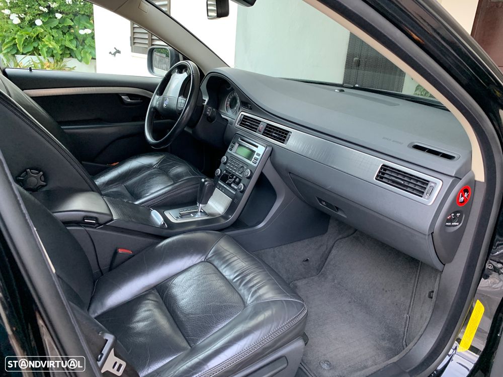 Volvo XC 70 2.4 D5 Nivel 2 Geartronic - 2