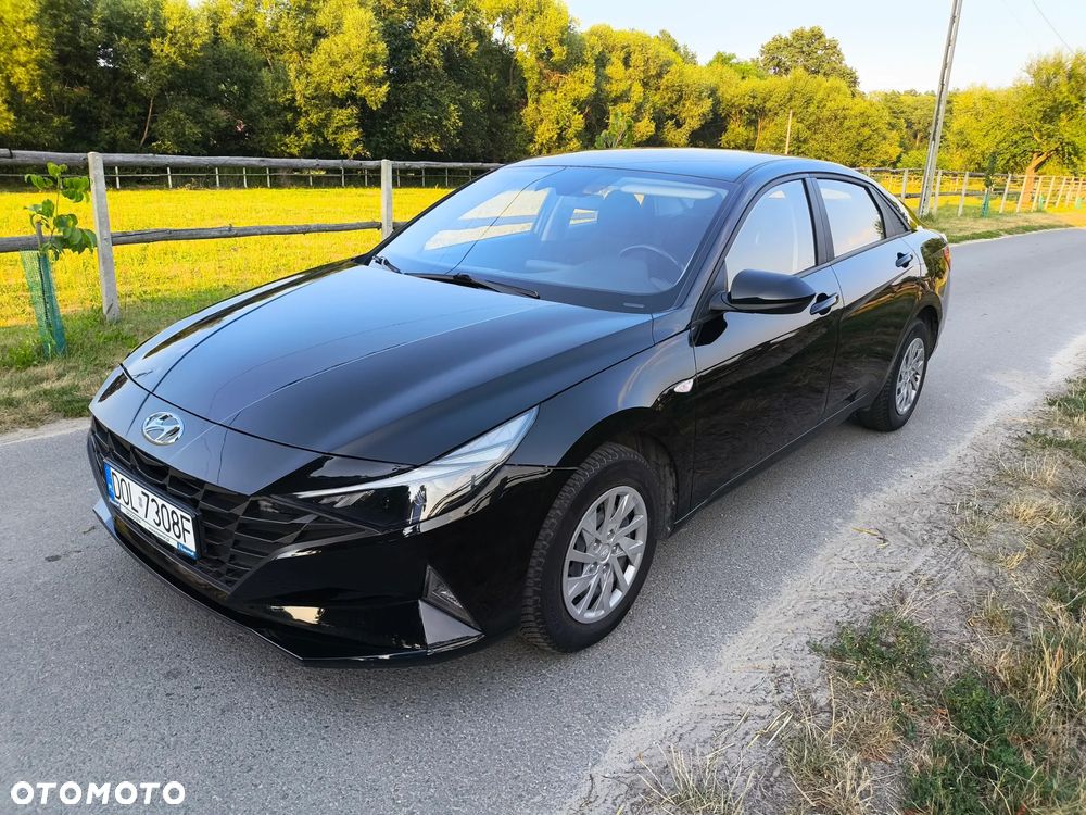 Hyundai Elantra - 12