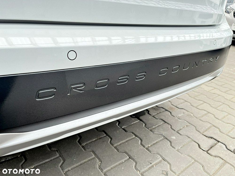 Volvo V90 Cross Country - 12