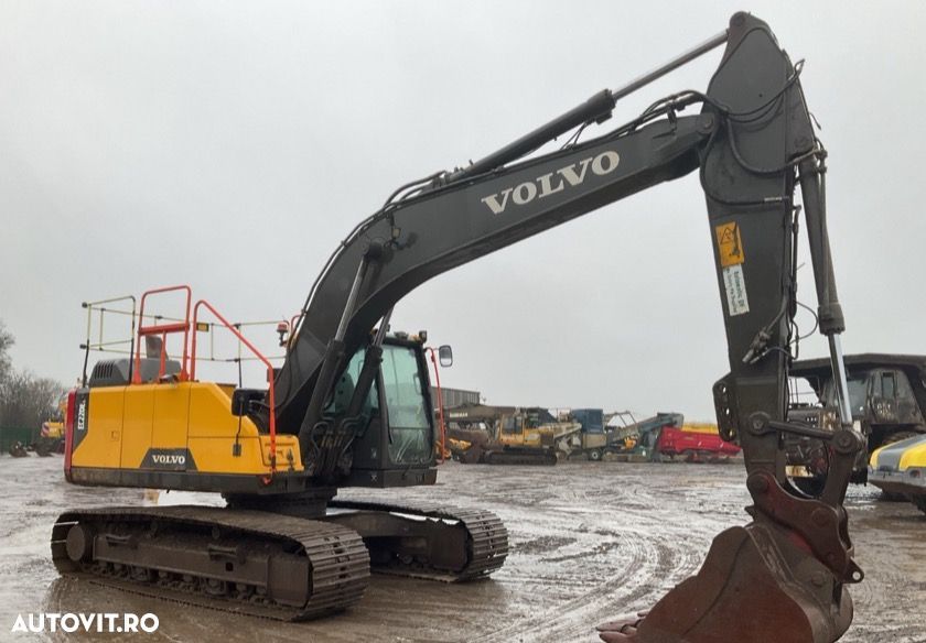Volvo EC220EL Excavator - 4