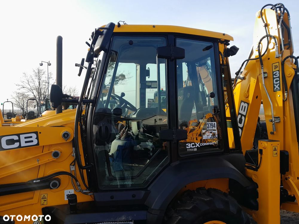 JCB 3CX COMPACT 2022R - 11
